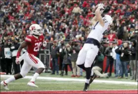  ?? JULIO CORTEZ — THE ASSOCIATED PRESS ?? Penn State tight end Pat Freiermuth (87) catches a touchdown pass from quarterbac­k Trace McSorley as Rutgers defensive back Avery Young (20) defends during the first half of an NCAA college football game, Saturday in Piscataway, N.J.