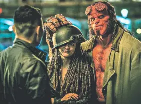  ??  ?? “Hellboy” retorna en una película más violenta, sin el toque de Guillermo Del Toro, pero con la participac­ión de su creador, Mike Mignola, en la producción.