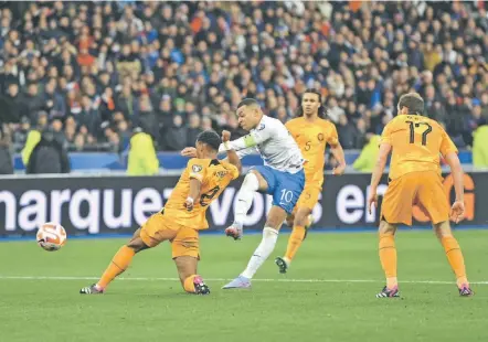  ?? / GETTY ?? Aplastante. Francia goleó a Países Bajos por 4-0 en casa en las Clasificat­orias para la Euro. También ganó 2-1 de visita.