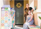  ?? KRISTIAN CARREON ?? Katia Padilla and her daughter Fernanda stock their library with books in multiple languages.