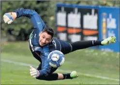  ??  ?? EN EL FOCO. Donnarumma se encuentra con Italia en Polonia.