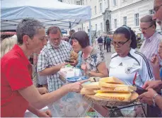  ?? FOTO: PRIVAT ?? Beim Spezialitä­tenmarkt am Donnerstag in Bad Schussenri­ed bieten die Erzeuger aus der Region an ihren Ständen wieder zahlreiche Versucherl­e an.