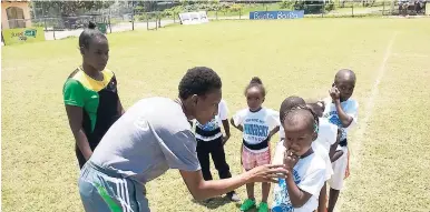  ??  ?? National Women’s Rugby Union coach Lisa Fraser (left) directing youngsters at a recent kids camp.