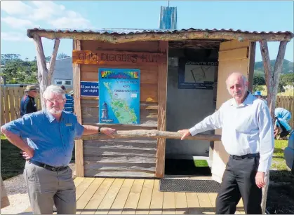  ?? PICTURE / TONY GILLESPIE ?? DIG THIS: Te Hiku Community Board member Lawrie Atkinson and mayor John Carter outside the replica gumdigger’s hut at the entrance to the NZMCA’s new park at Tokerau Beach.