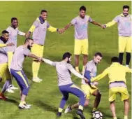  ??  ?? مران ترفيهي للاعبي النصر (إعلامي النصر)