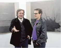  ?? Foto: Wolfgang Mennel ?? Landschaft­smalerei im Dialog: Die Künstler Harry Meyer (li.) und Christof Rehm stel len im Pavillon beim Berghof in Göggingen aus.