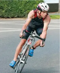  ??  ?? ABOVE
Hans Porten races at the ITU Grand Final, Lausanne 2019