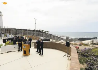  ?? Gregory Bull / Associated Press ?? Attorney General Jeff Sessions (at lectern) discusses border security in San Diego near the border fence.