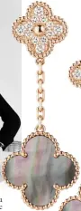  ??  ?? Arriba, de izquierda a derecha: la actriz y cantante Françoise Hardy luciendo un collar de la colección Alhambra; pendientes en oro y diamantes, de Van Cleef &amp; Arpels.