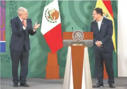  ?? AP ?? El presidente López Obardor con su homólogo de Bolivia, Luis Arce, en Palacio Nacional.