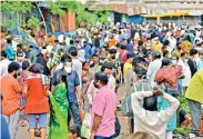  ?? S. SURENDER REDDY ?? People flout all social distancing norms while shopping at a market in Secunderab­ad, on Friday. —