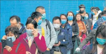  ?? REUTERS ?? Customers queue to buy face masks to prevent an outbreak of a new coronaviru­s in Hong Kong.
■
