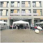  ?? FOTO: MALTESER ?? So sah es bei der Protestakt­ion vor dem Malteserst­ift St. Nikolaus in Duisburg-Ruhrort aus.