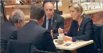  ??  ?? Alla Trump Tower Durante la sua visita a New York, Marine Le Pen è stata «ricevuta» da Guido George Lombardi (a fianco a lei)