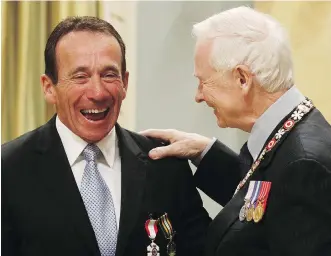  ?? CHRIS ROUSSAKIS ?? The founder of The Running Room, John Stanton, enjoys a lightheart­ed moment with Governor General David Johnston at his Order of Canada presentati­on at Rideau Hall in Ottawa in 2010.