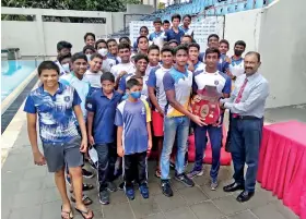  ?? ?? Joes captain Savin Chathmin and Peters captain Panduka Rason pose with their team and the shield. Pic: Sri Lanka Aquatic Sports Union