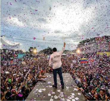  ?? Foto: AFP/Luis Robayo ?? Der Opposition­skandidat Javier Bertucci im Wahlkampf