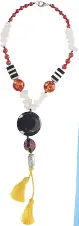  ??  ?? Berber necklace with tassels