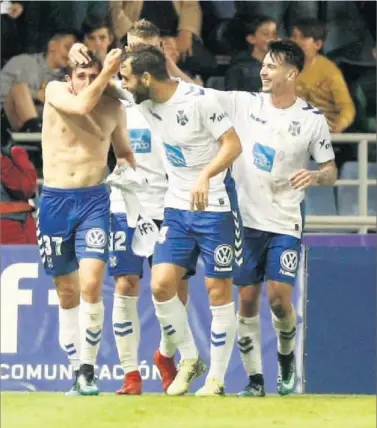  ??  ?? INTRATABLE. El Tenerife suma nueve puntos en los últimos tres partidos y está en racha ascendente.