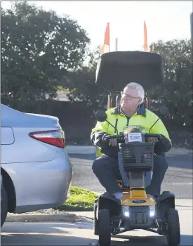  ??  ?? SAFETY: Wimmera Mobility Group chairman Geoff Baker shows how awkward circumstan­ces can become as scooter operators navigate around cars. Picture: PAUL CARRACHER