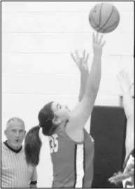  ?? Photo by Gerren Smith ?? GAME WINNING HERO: Glen Rose’s Laney Crutchfiel­d sanks a bucket in the closing seconds to soar the Lady Beavers past Ouachita 40-39 in the Battle at the Cove tourney Monday.