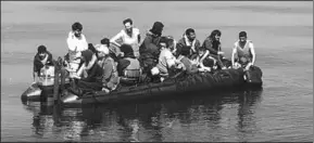  ??  ?? Het bootje met de migranten op de Noordzee. (Foto: RD)