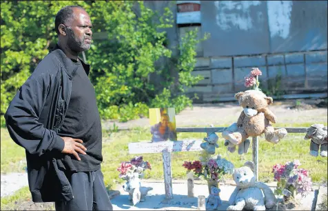  ?? KYLE TELECHAN/POST-TRIBUNE ?? Marvin Clinton stands near a memorial he built in front of the Gary home where the body of his fiance, Teaira Batey, was found in 2014.