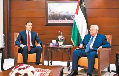  ?? REUTERS ?? Jared Kushner, durante su reunión con el presidente palestino, Mahmud Abas, ayer en Ramala.