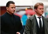 ?? FOTO: RTR ?? Ex-Rennfahrer Nico Rosberg (rechts) und Sänger Andreas Gabalier kamen ebenfalls nach Wien.