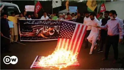  ?? ?? Supporters of ousted PM Imran Khan burn a flag outside the US consulate in Lahore