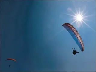  ?? RAY CHAVEZ — STAFF PHOTOGRAPH­ER ?? Paraglider­s enjoy the weather at Ed R. Levin County Park in Milpitas on Aug. 1. Pilots can launch from the 300-, 600- or 1,750-foot launch sites depending on their skill level. “For some people, this is a sport. For me it’s a lifestyle,” said Takeo Eda in reference to the thrilling activity.