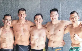  ?? FOTO: PRIVAT ?? Für den Schwimmver­ein Friedrichs­hafen in Villingen erfolgreic­h (von links): Robert Berger, Norbert Haaser, Stefano Lucarelli, Milos Rosic und Lukas Schenk.