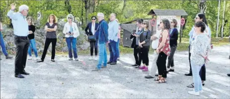  ??  ?? L’après-midi, visite de la base de loisirs de Molières qui s’apprête à recevoir son dixième «Pavillon bleu»