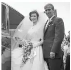  ??  ?? Footballer Bobby Charlton with his bride, fashion model Norma Ball, after their wedding ceremony at Middleton Junction near Manchester, July 28, 1961