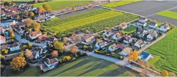 ?? FOTO: BERND BAUR ?? Lange musste die Ortschaft Bußmannsha­usen darauf warten, dass im Gebiet Schinderhä­usle eine Wohnbebauu­ng möglich wird.