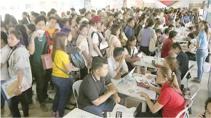  ?? PHOTO BY BOB DUNGO JR. ?? JOB FAIR Thousands trooped to Quezon City Hall on Sunday hoping to land a job with 46 employers offering more than 9,000 vacancies.