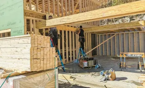  ?? TIM CARTER ?? This new house in central New Hampshire has 2-by-6 exterior walls — despite what some DIYers on YouTube advise.