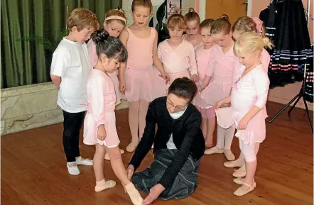  ??  ?? Fay Harbottle, working with some of the many young students she taught to dance.