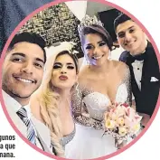  ??  ?? La pareja aparece junto a algunos de los invitados a la ceremonia que
se desarrolló el fin de semana.