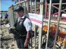  ?? AP Photo ?? Police guard the exit of the Blue Parrot nightclub in Playa del Carmen, Mexico, after five died after a shooting in the the club.