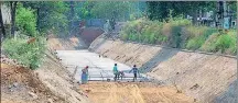  ?? BHARAT BHUSHAN/HT ?? Work in progress on the Jacob drain in Patiala.