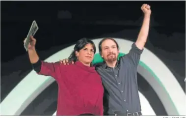  ?? RAFA ALCAIDE / EFE ?? Teresa Rodríguez y Pablo Iglesias en un acto electoral de la campaña andaluza en Córdoba.