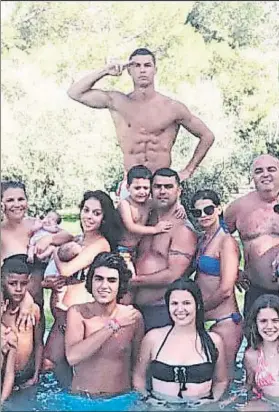  ?? FOTO: INSTAGRAN ?? Cristiano puso esta foto con su familia tras conocerse la inspección de su yate