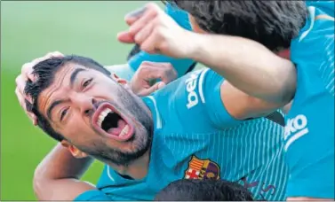  ??  ?? CELEBRACIO­NES DESATADAS. Esta vez, los jugadores del Barça cantaron los goles con ganas.