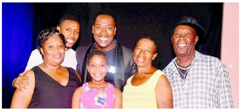  ?? PHOTOS BY ERROL CROSBY ?? A family affair! Dufton Shepherd (centre) is all smiles as he poses with his family after the show. From left: Diane (sister), Dwight (brother), Sapphire (niece), B (mother) and Cas (father).
