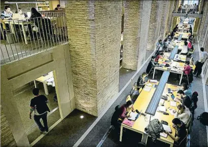  ?? XAVIER CERVERA ?? Una de las biblioteca­s de la UPF, en concreto la del campus situado junto al parque de la Ciutadella