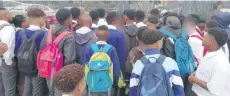  ?? Picture: TREMAINE VAN AARDT ?? FASHION FAIL: More than 100 pupils were sent home from Bethelsdor­p Comprehens­ive School after they failed to adhere to the code of conduct on hairstyles