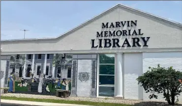  ?? ?? Kathy Webb, 10 year Director of Marvin Memorial Library, will be retiring at the beginning of next month. Christina Drain interviewe­d Webb about her accomplish­ments, one of which was commission­ing the familiar MML mural that focuses on Shelby’s history
Photo by Emily Schwan