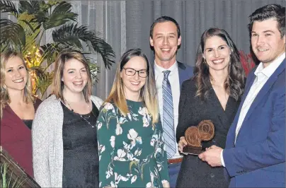  ?? ERIC MCCARTHY/JOURNAL PIONEER ?? Mike Adams, right, on behalf of the sponsor, Grant Thornton, presents staff and owners of Alberton-based You Move Physio with the West Prince Chamber of Commerce’s Emerging Business Award. From left are chiropract­or Dr. Nadia Shea, office receptioni­st...