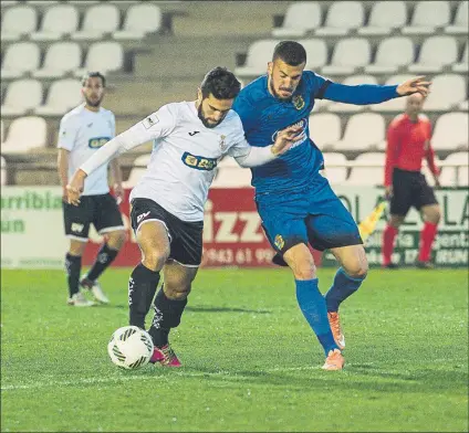  ?? FOTO: UNANUE ?? Juan Domínguez fue suplente pero tuvo que salir a los cinco minutos de partido tras la lesión de Ozkodi